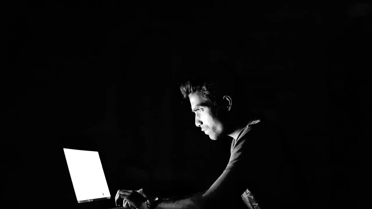 Tela de celular com controles de segurança e conta protegida