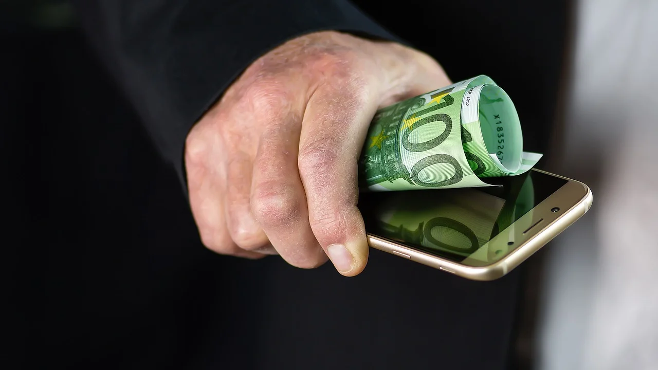 Planejamento financeiro ajuda a controlar despesas recorrentes.