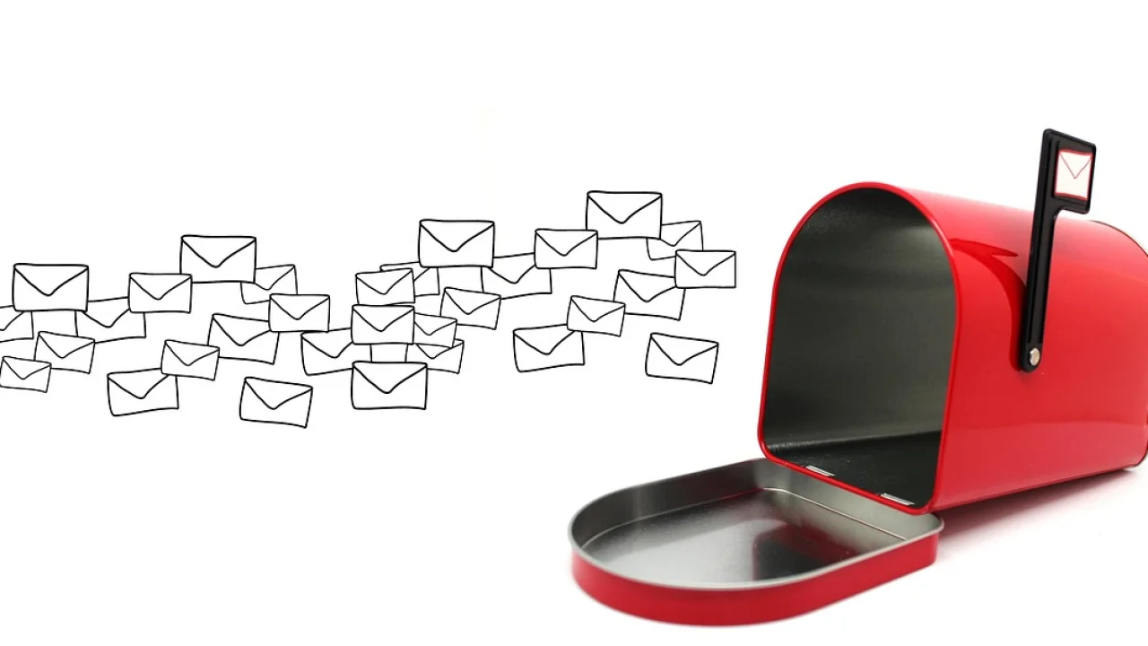 E-mail fraudulento exibindo link de origem desconhecida