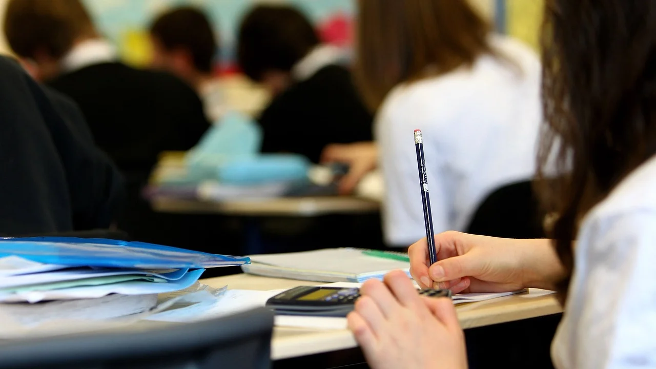 Estudante confere suas notas do Enem antes de escolher um curso.