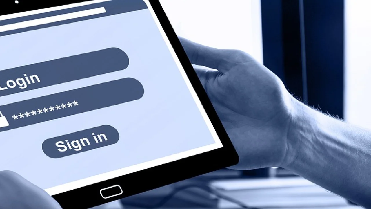 Celular exibindo código de autenticação em duas etapas