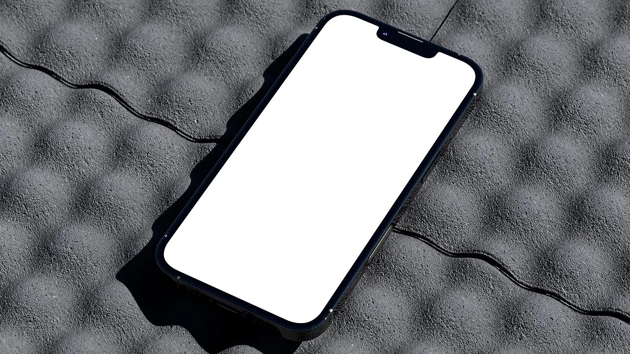 Carteira de identidade próxima a celular com tecnologia NFC