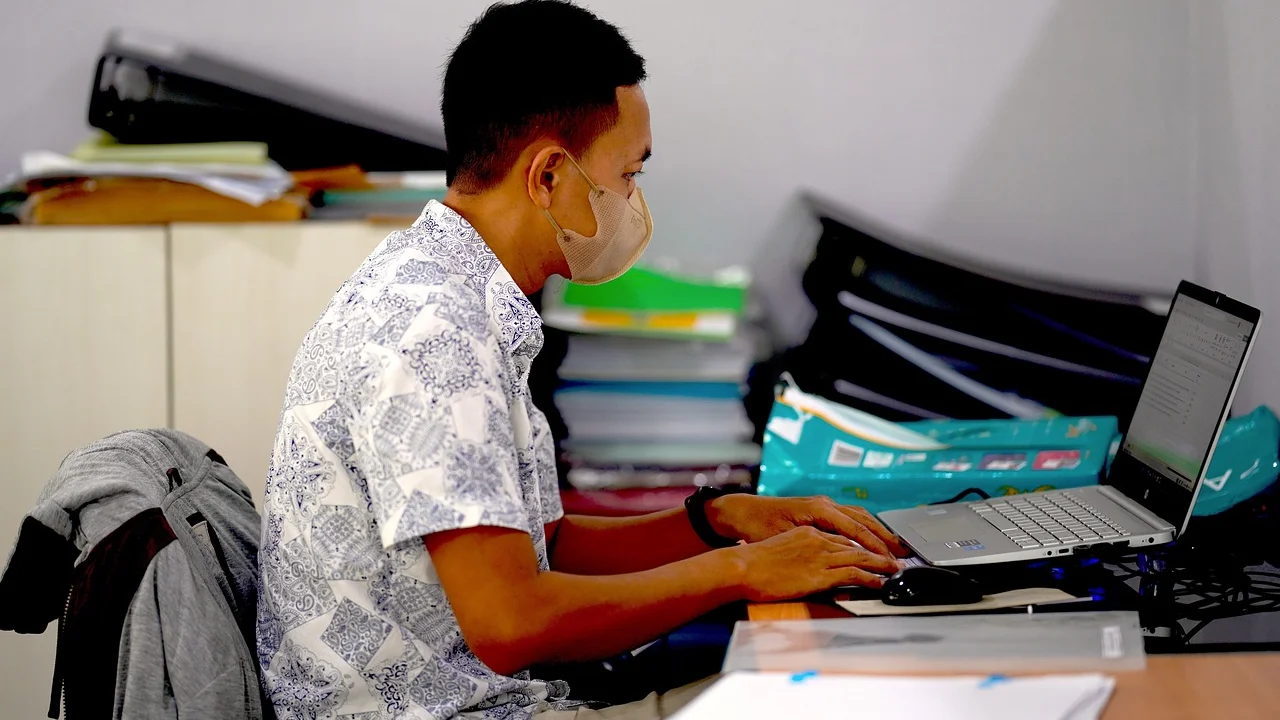 Tela de login da conta gov.br em notebook