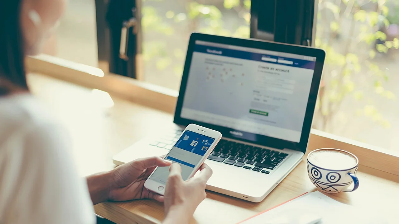 Usuário realiza login com CPF e senha em ambiente seguro.