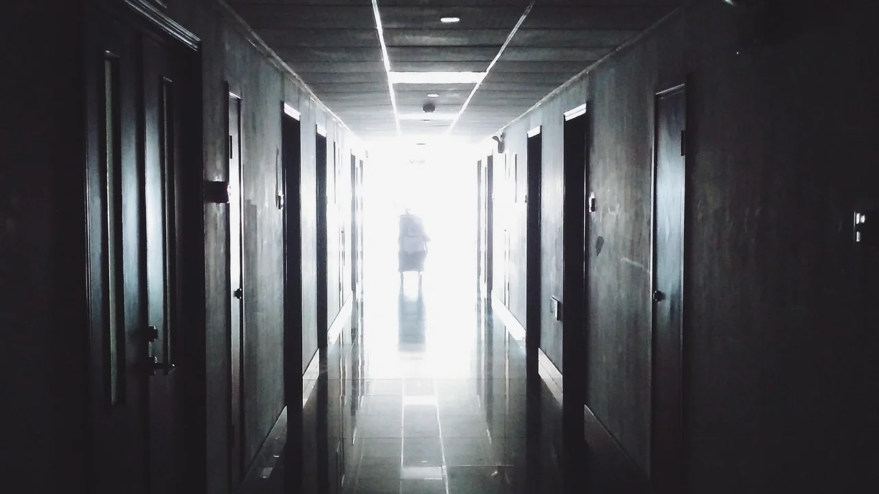 Paciente recebe orientação em uma unidade básica de saúde.
