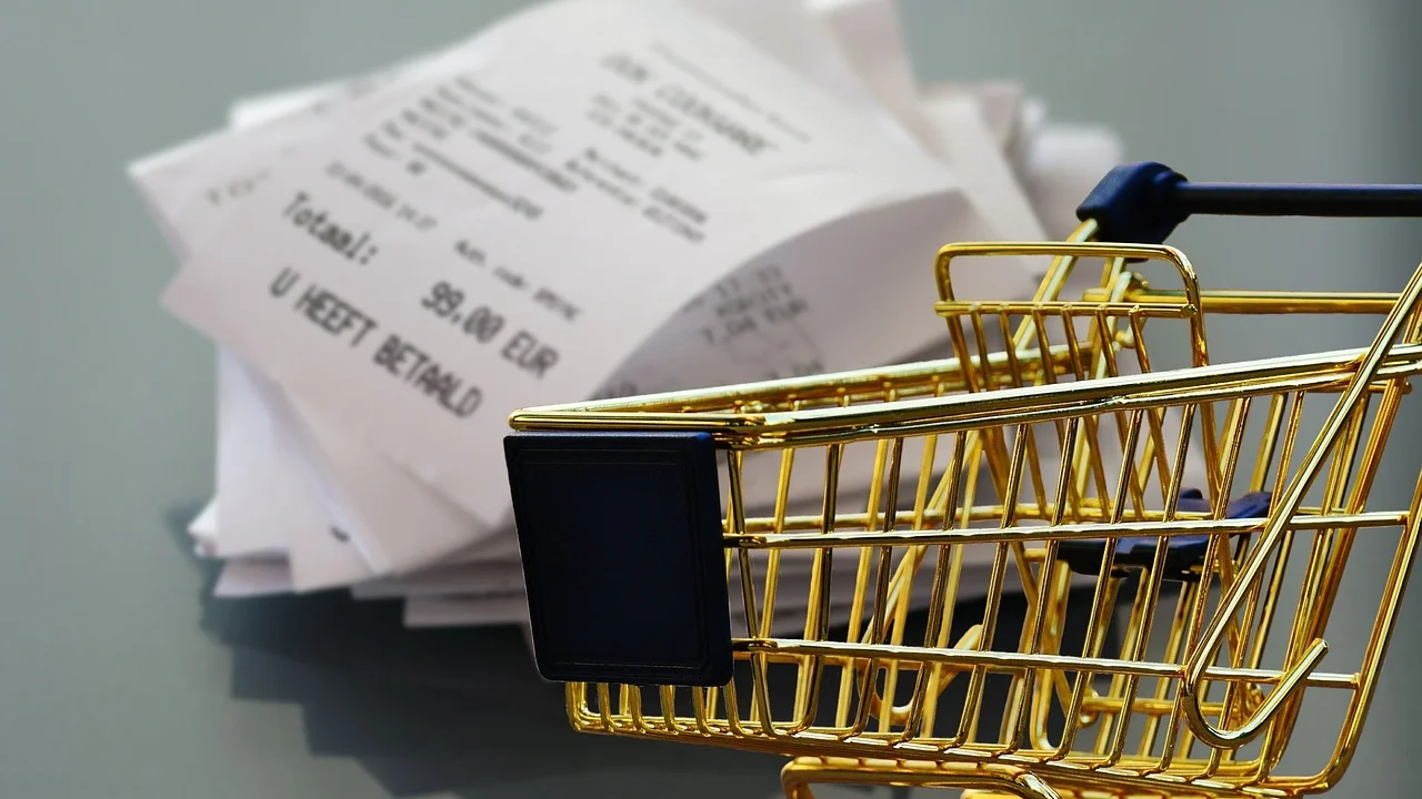 Comparação de preços antes de aproveitar uma oferta de cashback.