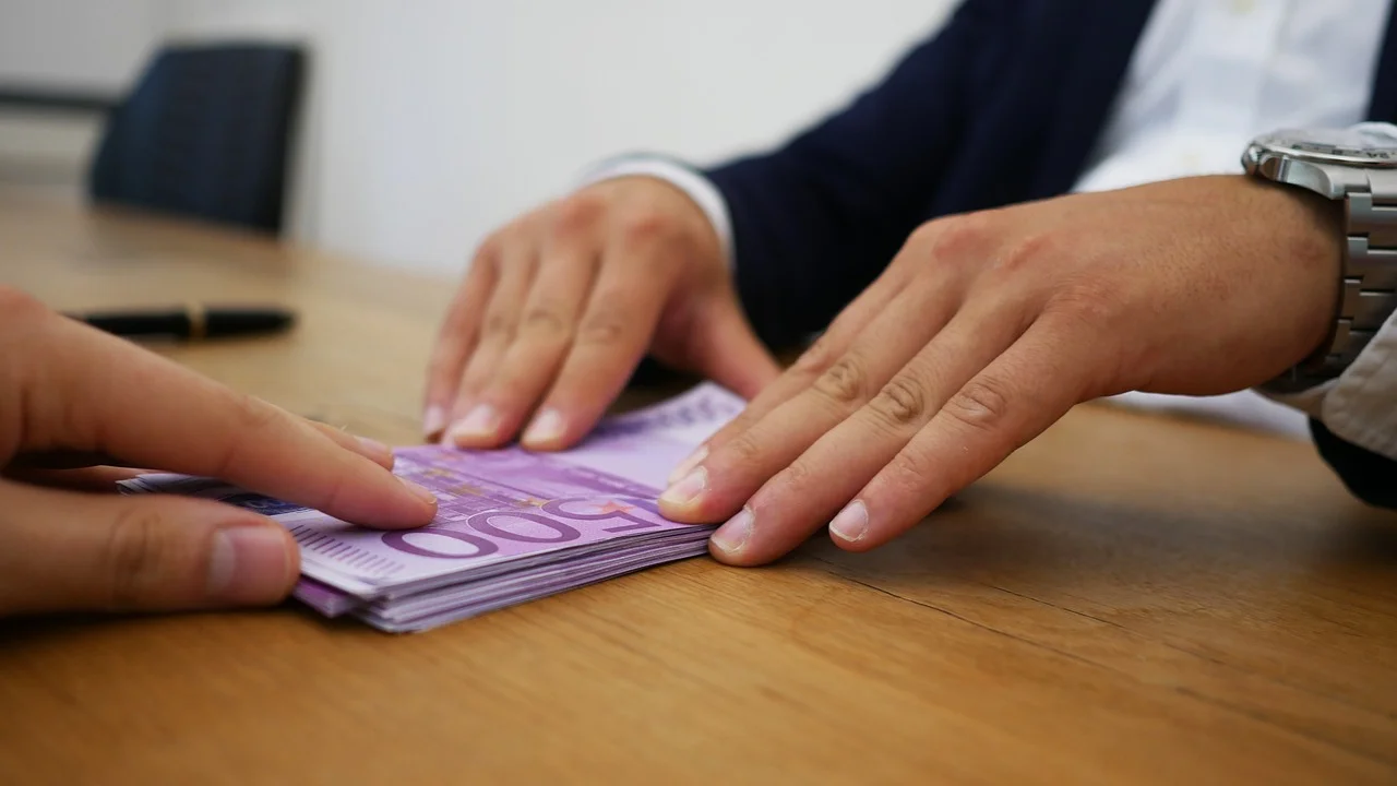 Organização de comprovantes e parcelas para manter o acordo em dia