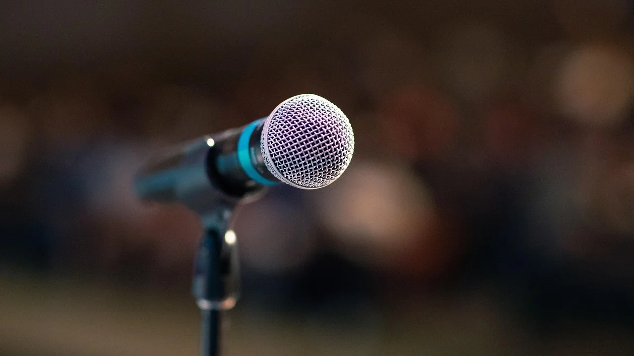 Auditório pronto para uma palestra ou evento corporativo