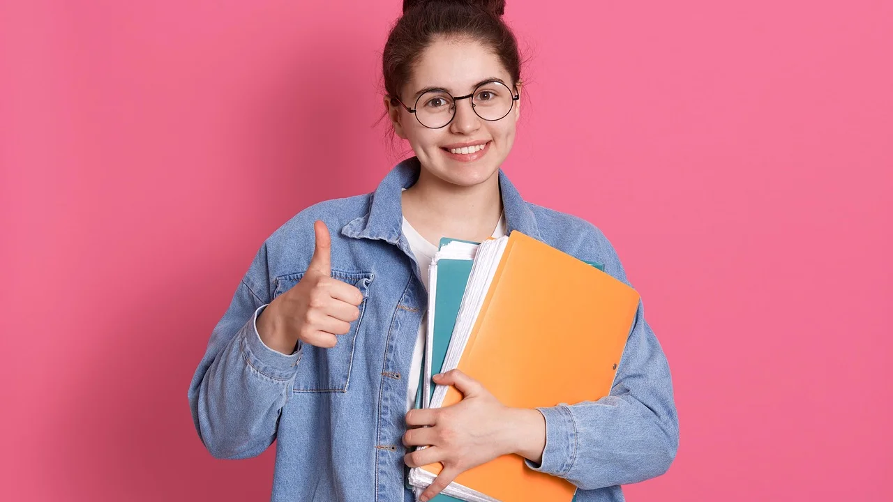 Tela de notebook usada para acessar serviços digitais de inscrição.