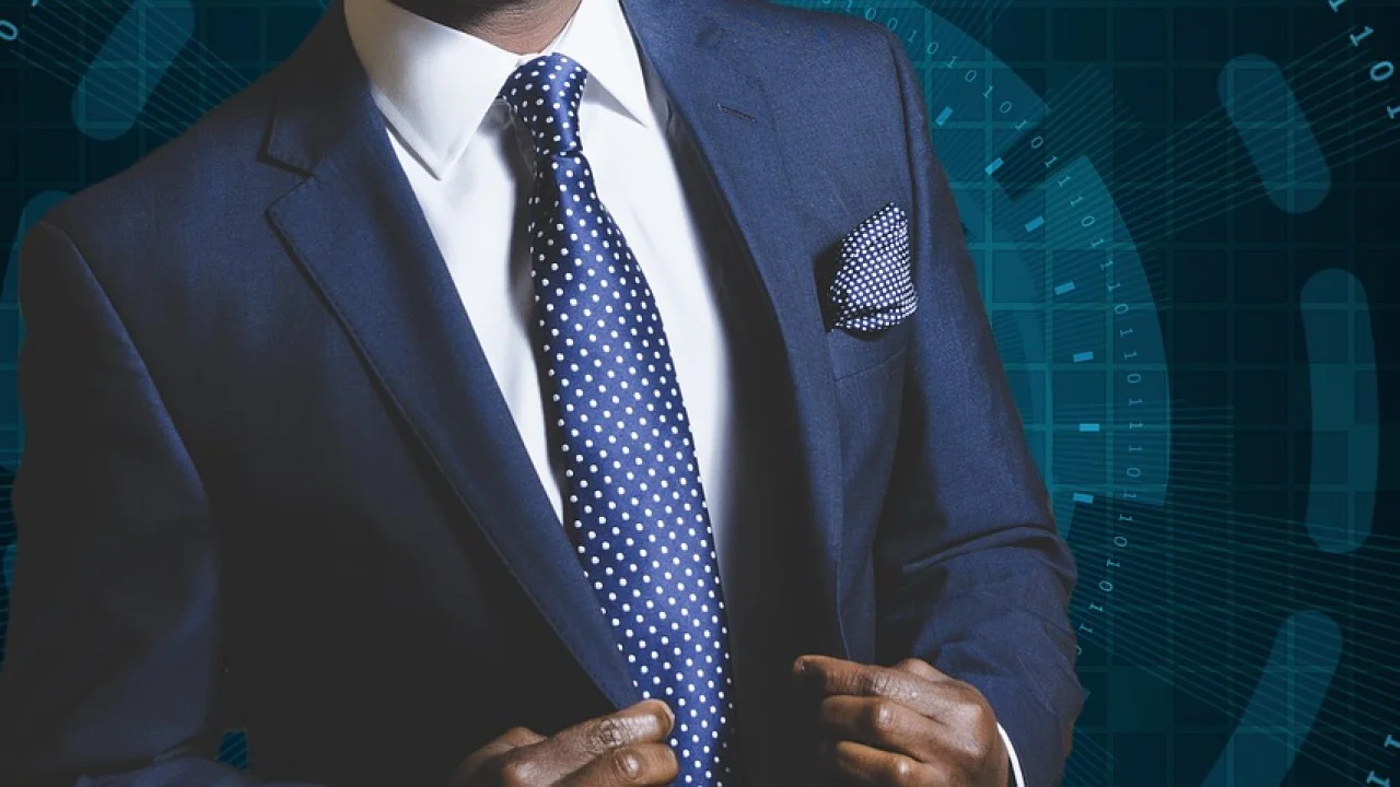 Pessoa escreve conteúdo sobre experiência de trabalho