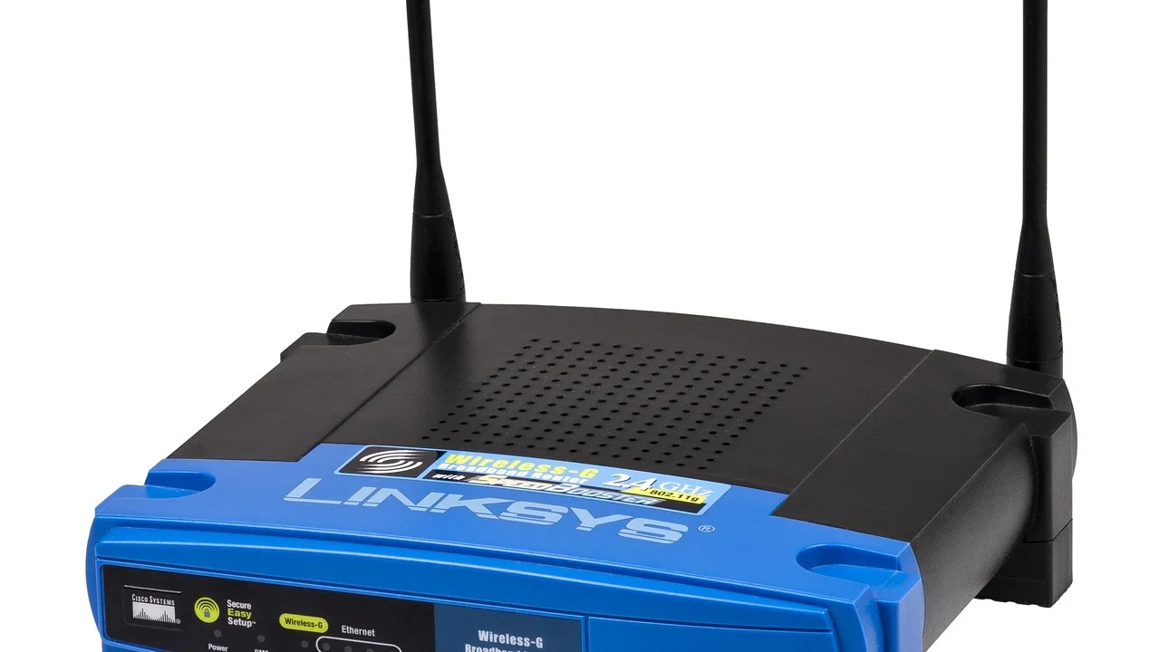 Pessoa verificando a qualidade do sinal Wi-Fi em casa