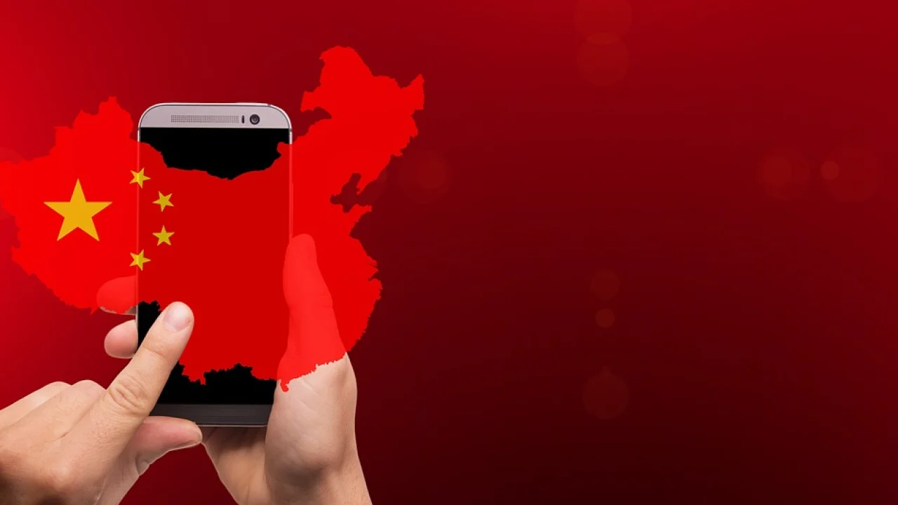 Configurações de privacidade ajudam a reduzir a exposição nas redes sociais.