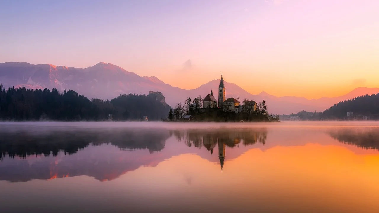 Paisagem ao amanhecer inspirando esperança e coragem.