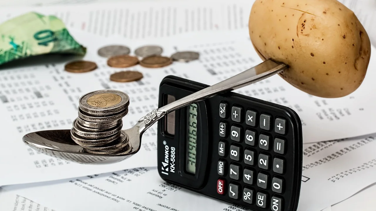 Planilha financeira usada para comparar taxas e prazos