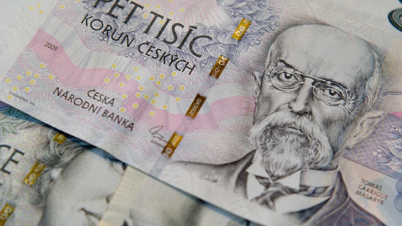 Família planeja uma compra com calma e diálogo.